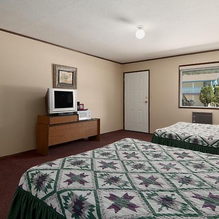 Christina Lake Village Habitación foto